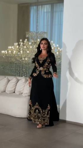 فستان اسود باربي مع تطريز راقي