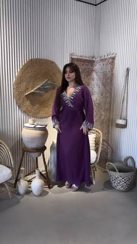فستان بنفسجي باربي مع تطريز يدوي وبوليسيه 