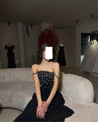 فستان اسود مع تطريز لول