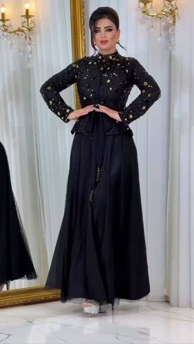 فستان اسود تفته مع تل تيواني وتطريز يدوي 