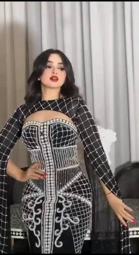 فستان اسود تل مع شيفون تطريز وفصوف
