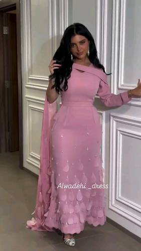 فستان لحمي جورجيت مع مع ورود