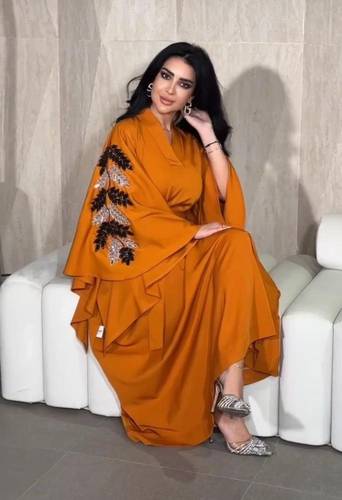 فستان  اورنجي باربي مع تطريز يدوي 