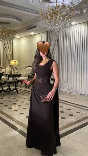 فستان موكا جورجيت مع تطريز يدوي راقي 