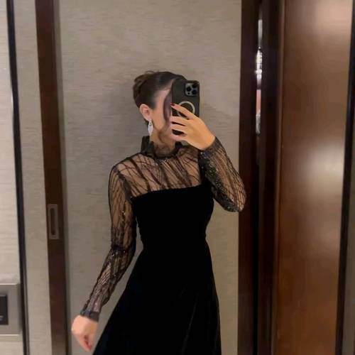 فستان اسود مخمل مع تطريز راقي 