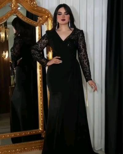فستان اسود ليكرا مع خرز 
