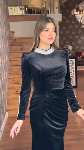 فستان اسود مخمل مع تطريز 