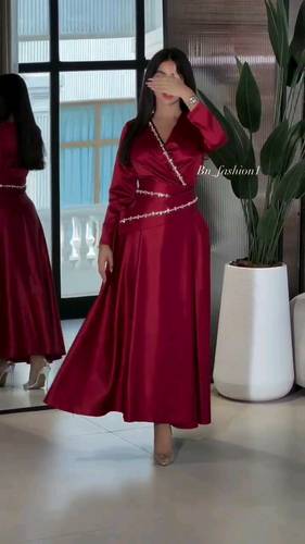 فستان عودي تفته سيلا مع اكسسوار