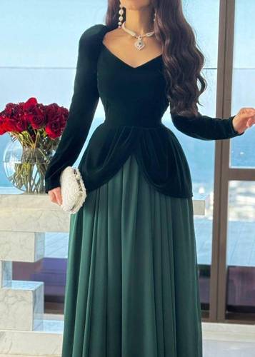 فستان زيتي جوخ مع جورجيت بوليسه