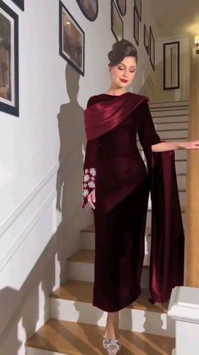 فستان عودي مخمل مع تفته سيلا تطريز يدوي