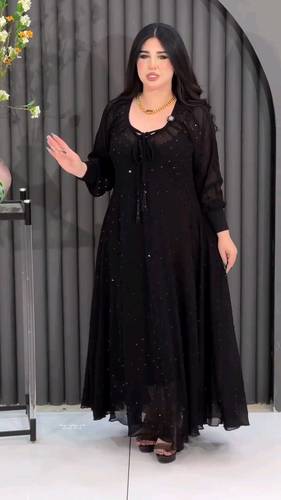 فستان اسود جورجيت مع تطريز يدوي راقي 