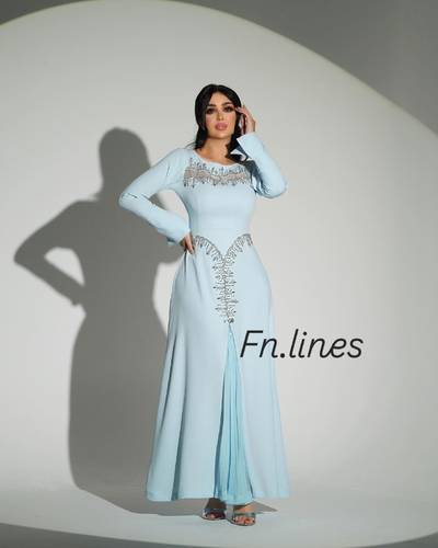 فستان سماوي باربي مع تطريز يدوي