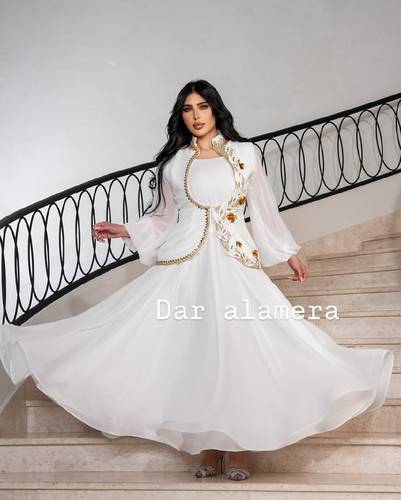 فستان سكري جورجيت مع تطريز يدوي 