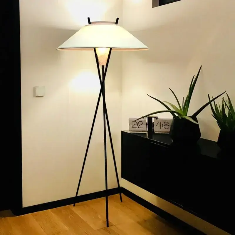 أبجورة أرضية LED بتصميم اسكندنافي 