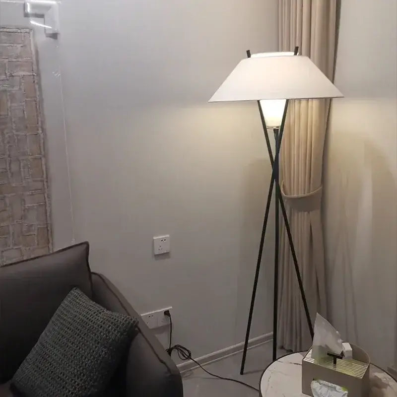 أبجورة أرضية LED بتصميم اسكندنافي 