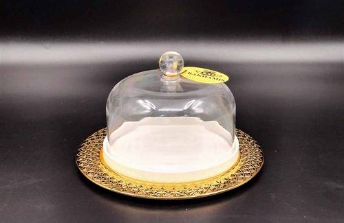 صحن تقديم بغطاء ذهبي