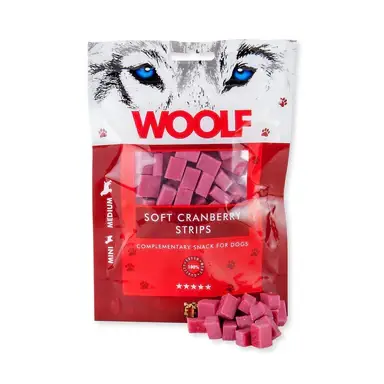 وولف مكافآت شرائح دجاج بالتوت البري للكلاب والقطط والجراء 100جم Woolf Soft Chicken Cranberry Strips Treats for Dogs and Puppies 100gm 