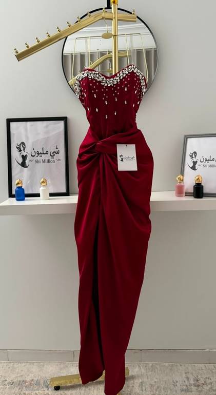فستان سهرة طويل جاذبية العنّاب