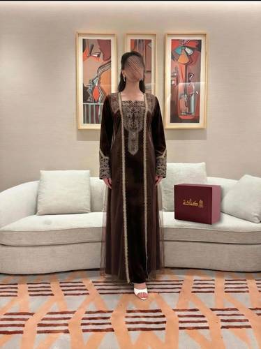 جلابيه مخمليه بلون بني انيقه