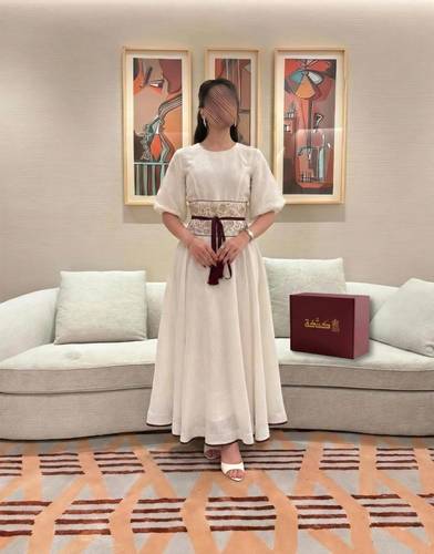 قطعه بيضاء انيقه بحزام