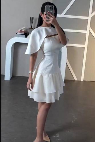 فستان ابيض ناعم