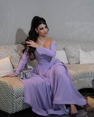 فستان ساحر بلون البنفسجي الفاتح
