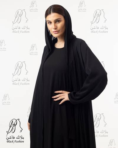 عباية بطرحة لف بقصات كلوش بفستان تحت العباية بلون الاسود