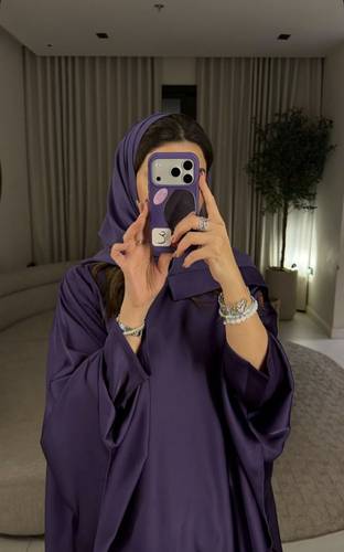 عباية بطرحة بقصات لف فراشة 🦋 قماش ندى