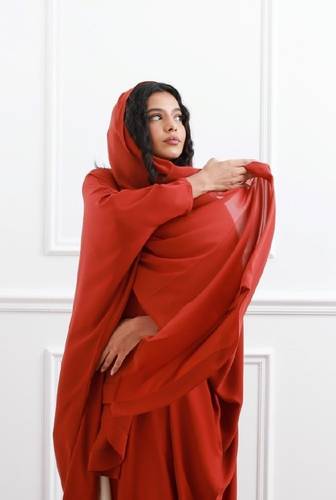 عباية بطرحة بقصات فراشة لف 🦋 قماش ندى