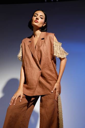 Sleeveless summer jacket with burlap embellishment and pants