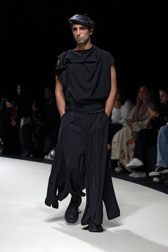 Black Sleeveless Suit Striped Pants