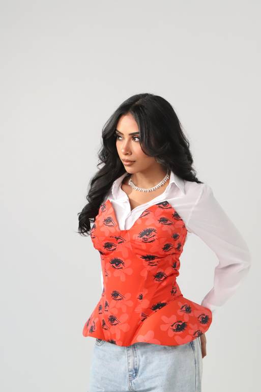 Red eyes corset