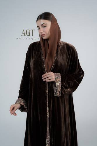 Brown Patterned Lining Velvet Abaya | عباية مخملية مبطنة بنقوش بنية اللون