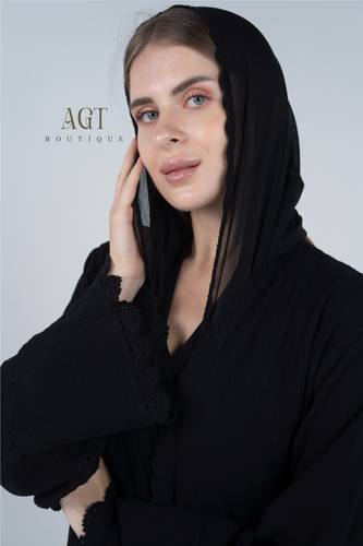 عباية كروشيه سوداء مصنوعة يدويًا