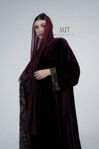 Burgundy Patterned Lining Velvet Abaya | عباية مخملية ببطانة منقوشة باللون العنابي