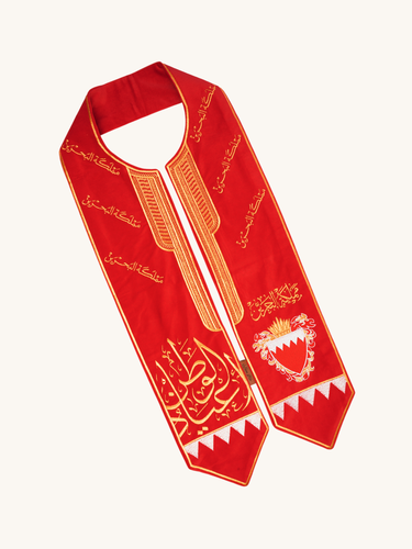 شال العيد باللون الأحمر