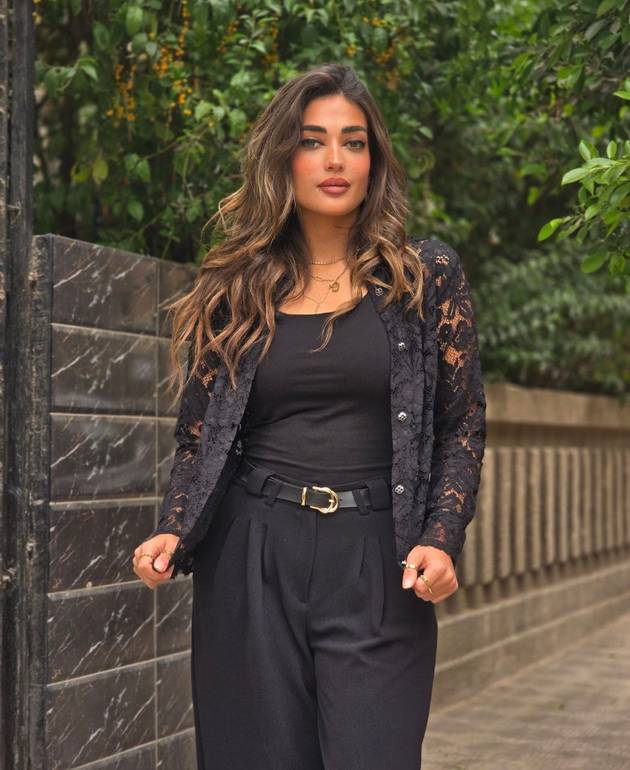 Black classic pants with belt