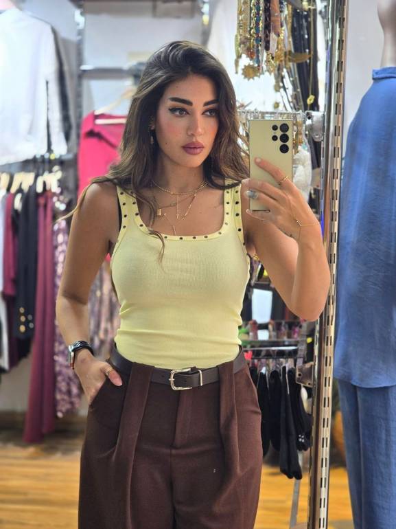 Yellow squared top