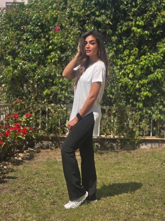 Black yoga pants