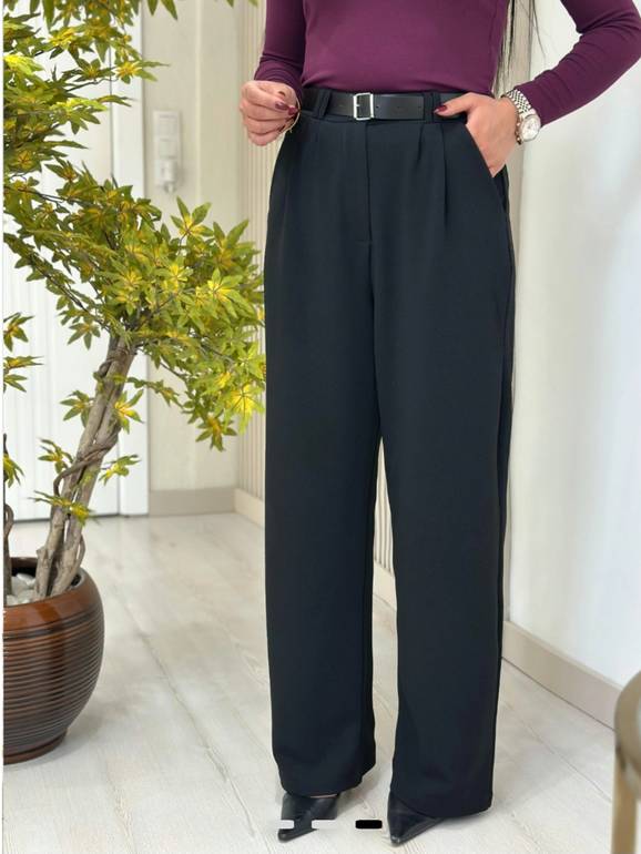 Black classic pants with belt