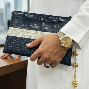 حقيبة يد فاخرة باللون الأزرق من الجلد المعاد تدويره مزين بالزري الفضي المشغول يدوياً 