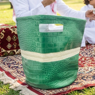 حقيبة كبيرة مصنوعة من الجلد الفاخر  الاخضر المعاد تدويره مزين بالزري المشغول يدوياً
