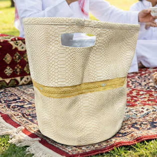 حقيبة كبيرة مصنوعة من الجلد الفاخر  البيج المعاد تدويره مزين بالزري المشغول يدوياً