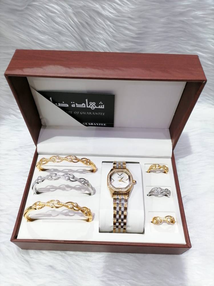 اطقم ساعات رجاليه ونسائيه من اختيارك وعطر من اختيارك