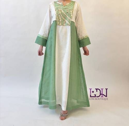 جلابيه لينن اخضر واوف وايت مع تطريز