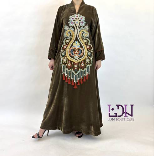 مخمل زيتي مع تطريز