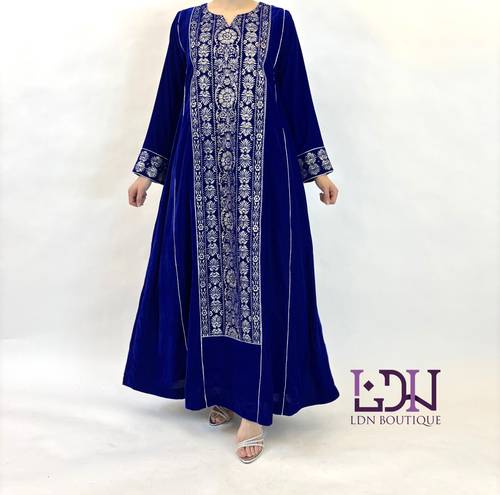 مخمل نيلي مع تطريز 