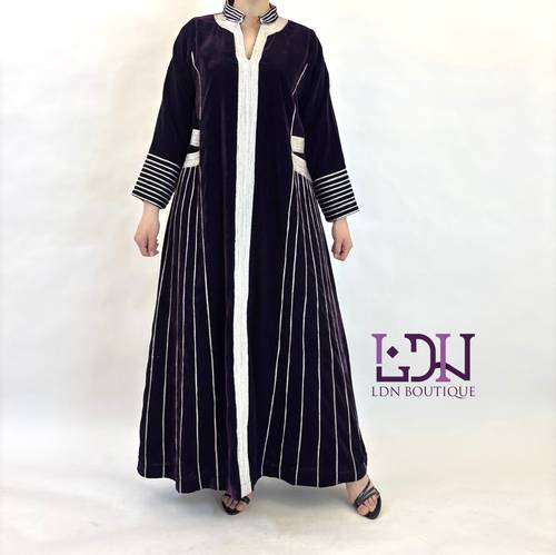 مخمل بنفسجي غامق مع تطريز