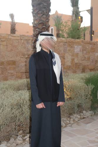 سديري كشميري أسود بتفاصيل مقلمة