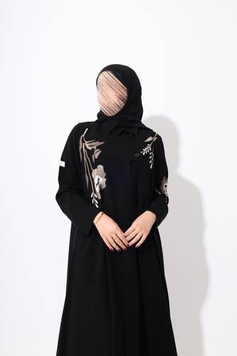 عباية سوداء بتطريز يدوي نص كلوش - كريب ملكي